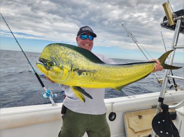 Fish and Dip Charter – 36' Yellowfin thumbnail