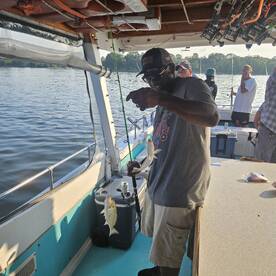 Bottom fishing explosion 