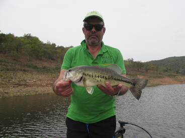 Hot weather, little wind and cloudy skie