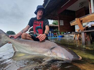 UK Angler Ricky Fishing Mekong Catfish f