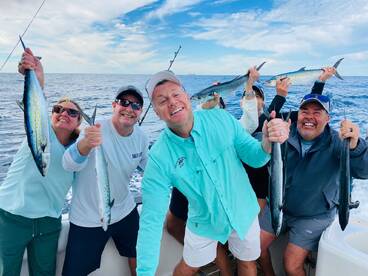 Crazy and busy fishing day again !!