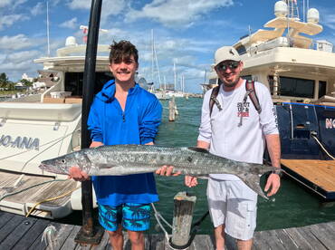 Amazing day full of 15 giant barracudas 