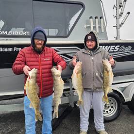 Winter walleye madness!
