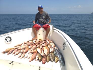Bottom fishing in las perlas