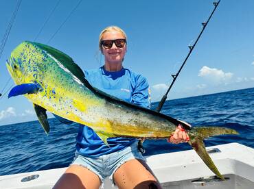 Key Largo offshore fishing frenzy!!