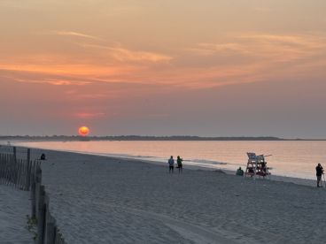 Lovely & busy early morning fishing from the shore!