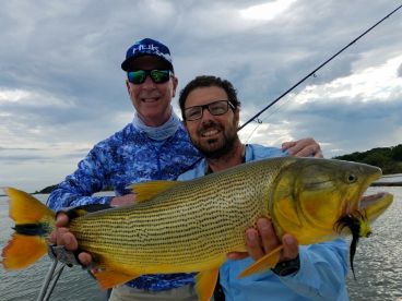 Fishing the Paran\u00e1 with @goldenflyfishing.com